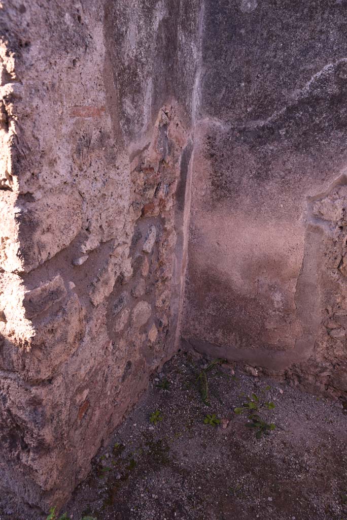 I.4.19 Pompeii. October 2019. South-west corner of shop-room.
Foto Tobias Busen, ERC Grant 681269 DÉCOR.