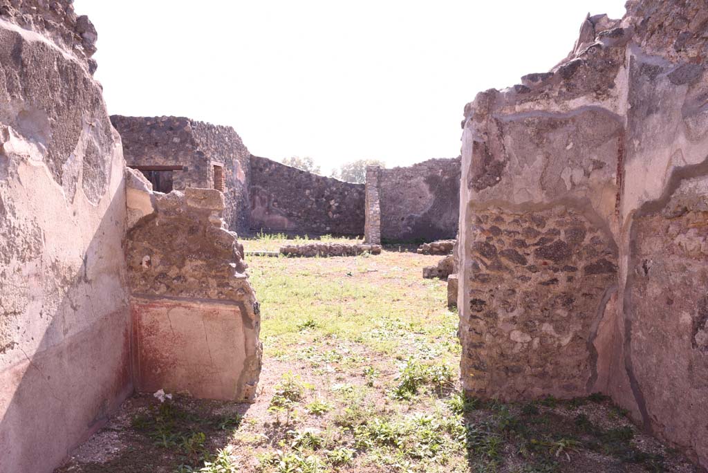 I.4.22 Pompeii. October 2019. Room “c”, looking towards doorway in south wall, and across atrium.
Foto Tobias Busen, ERC Grant 681269 DÉCOR.
