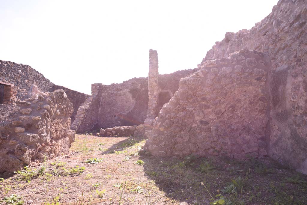 I.4.22 Pompeii. October 2019. South wall of room “d”, looking towards doorway to room “e”. 
Foto Tobias Busen, ERC Grant 681269 DÉCOR.