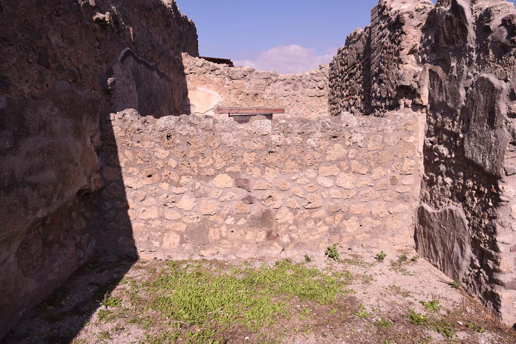 I.4.22 Pompeii. October 2019. Looking north into room “d”.
Foto Tobias Busen, ERC Grant 681269 DÉCOR.