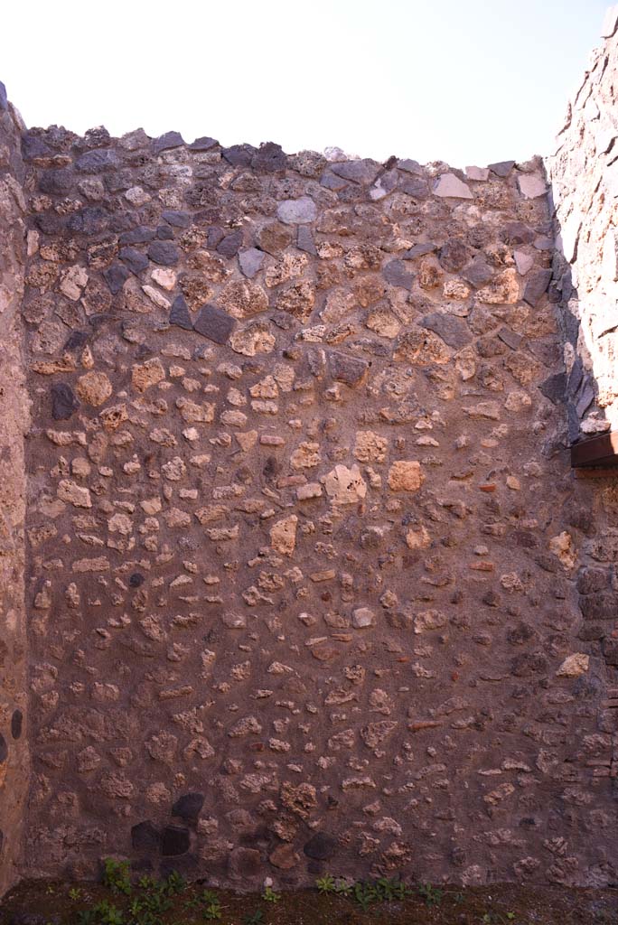 I.4.22 Pompeii. October 2019. West wall of room “h”, with doorway to atrium, on right.
Foto Tobias Busen, ERC Grant 681269 DÉCOR.