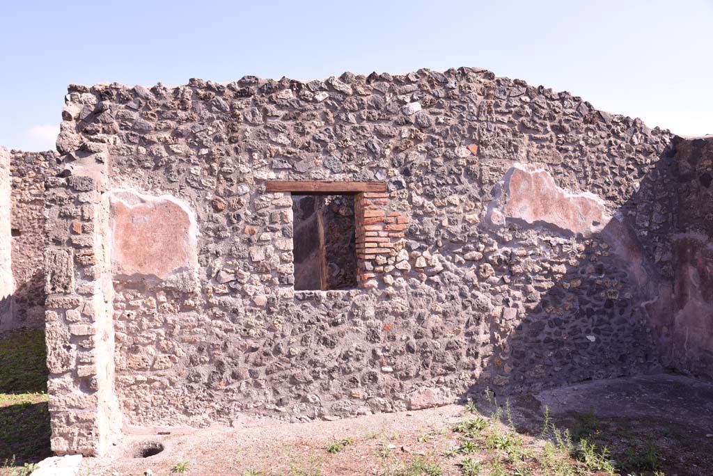 I.4.22 Pompeii. October 2019. Room “k/l”, courtyard, looking towards east wall.
Foto Tobias Busen, ERC Grant 681269 DÉCOR.