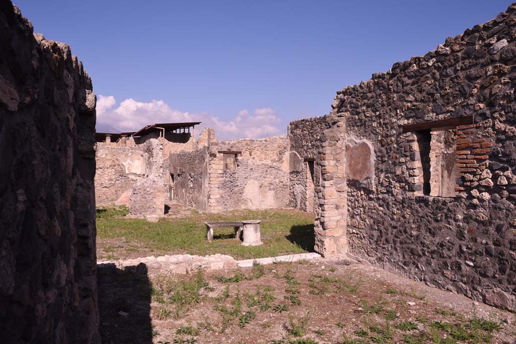 I.4.22 Pompeii. October 2019. Room “k/l”, looking towards remains of north wall, and doorway to atrium from courtyard.
Foto Tobias Busen, ERC Grant 681269 DÉCOR.