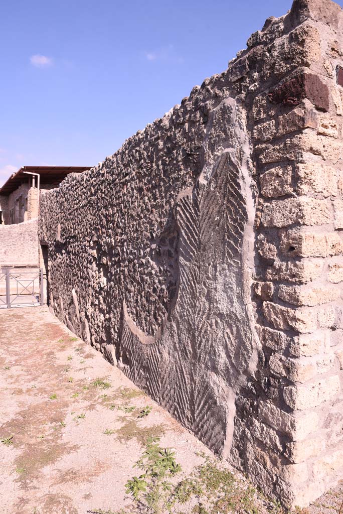I.4.22 Pompeii. October 2019. East wall of entrance corridor, from south end.
Foto Tobias Busen, ERC Grant 681269 DÉCOR.