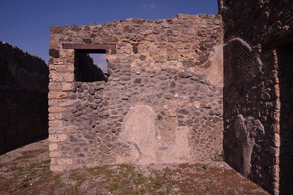 I.4.22 Pompeii. October 2019. North-east corner of atrium.
Foto Tobias Busen, ERC Grant 681269 DÉCOR.