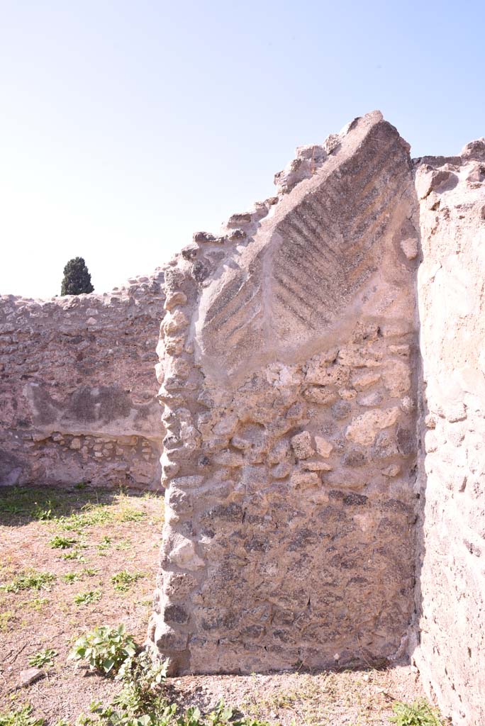 I.4.22 Pompeii. October 2019. Detail from north-west corner of atrium, looking west.
Foto Tobias Busen, ERC Grant 681269 DÉCOR.