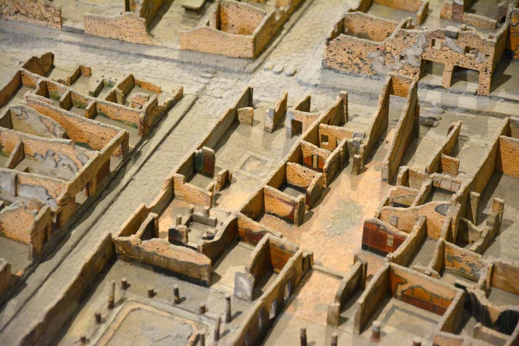 I.4.25/I.4.5 Pompeii. May 2019. Detail from model in Naples Archaeological Museum.
Looking west from near tablinum 14, and Corridor 15, lower centre, towards atrium 6 and entrance doorway of I.4.5, upper right.
Foto Tobias Busen, ERC Grant 681269 DÉCOR.