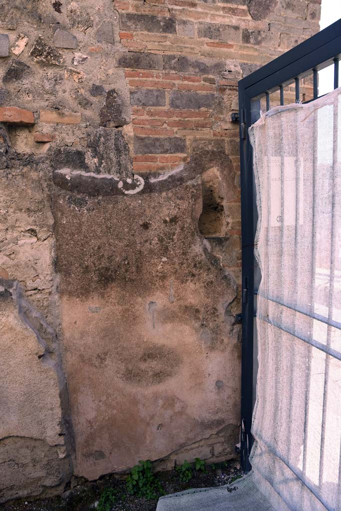 I.4.25/I.4.5 Pompeii. October 2019. Entrance corridor/fauces 3, south wall, entrance vestibule.
Foto Tobias Busen, ERC Grant 681269 DÉCOR.