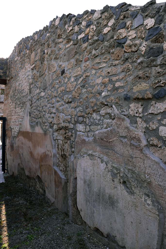 I.4.25/I.4.5 Pompeii. October 2019. Entrance corridor/fauces 3, looking west along north wall. 
Foto Tobias Busen, ERC Grant 681269 DÉCOR.