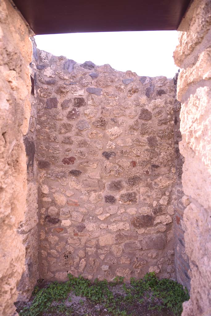 I.4.25/I.4.5 Pompeii. October 2019. 
Small room 5, looking south from entrance in south wall of entrance corridor 3. 
Foto Tobias Busen, ERC Grant 681269 DÉCOR.