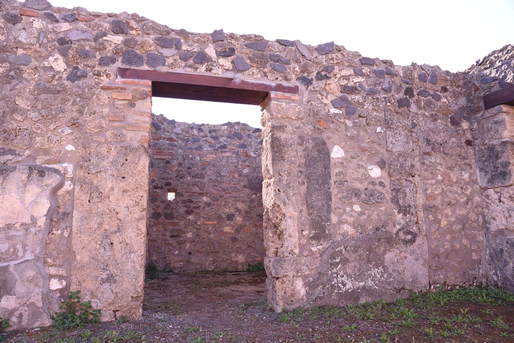 I.4.25/I.4.5 Pompeii. October 2019.  Doorway to room 7, on south side of atrium 6.
Foto Tobias Busen, ERC Grant 681269 DÉCOR.