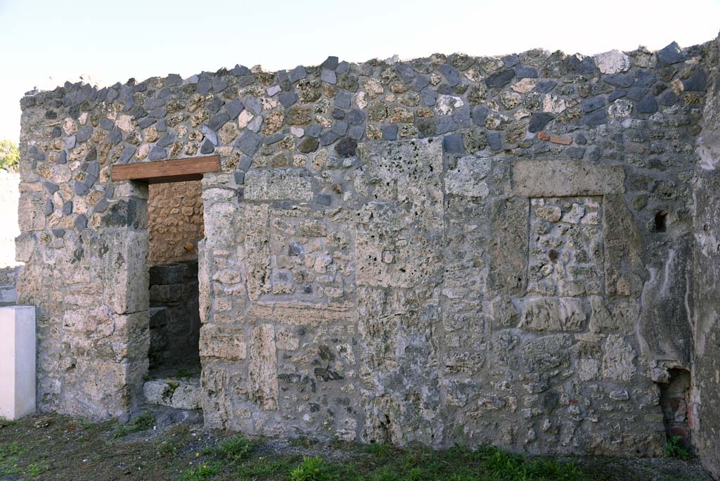 I.4.25/1.4.5 Pompeii. October 2019. South ala 12, looking towards east wall.
Foto Tobias Busen, ERC Grant 681269 DÉCOR.