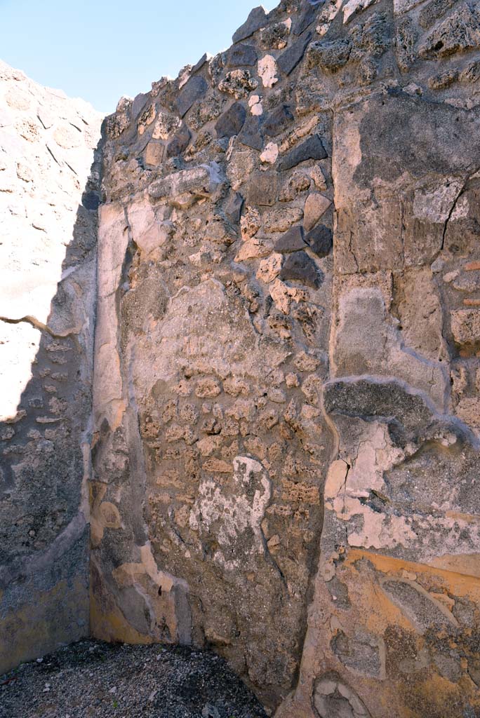 I.4.25/1.4.5 Pompeii. October 2019. Cubiculum 11, looking towards north end of east wall. 
Foto Tobias Busen, ERC Grant 681269 DÉCOR.