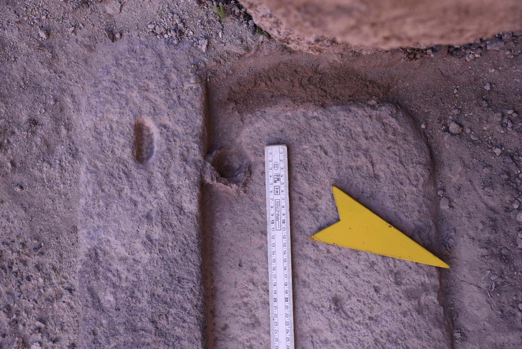 I.4.25 Pompeii. October 2019. Room 48, detail from west end of threshold.   
Foto Tobias Busen, ERC Grant 681269 DÉCOR