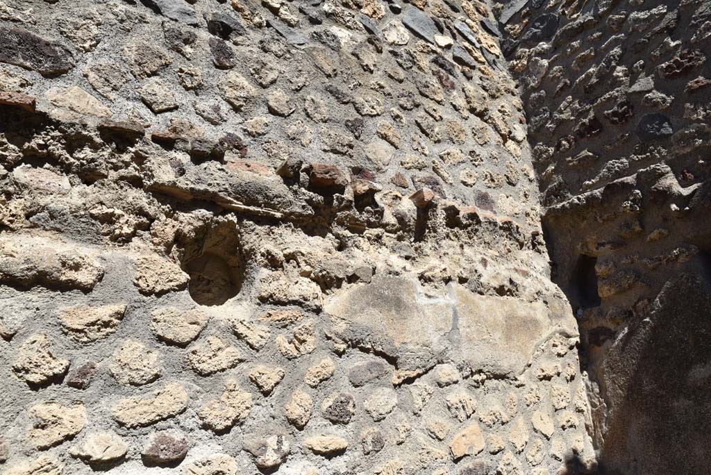 I.4.25 Pompeii. September 2020. Room 48, detail from east end of north wall.
Foto Tobias Busen, ERC Grant 681269 DÉCOR