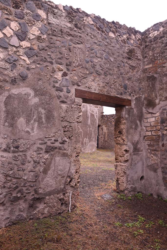 I.4.25 Pompeii. September 2019. 
Room 49, east wall with doorway to atrium in south-east corner.
Foto Tobias Busen, ERC Grant 681269 DÉCOR
