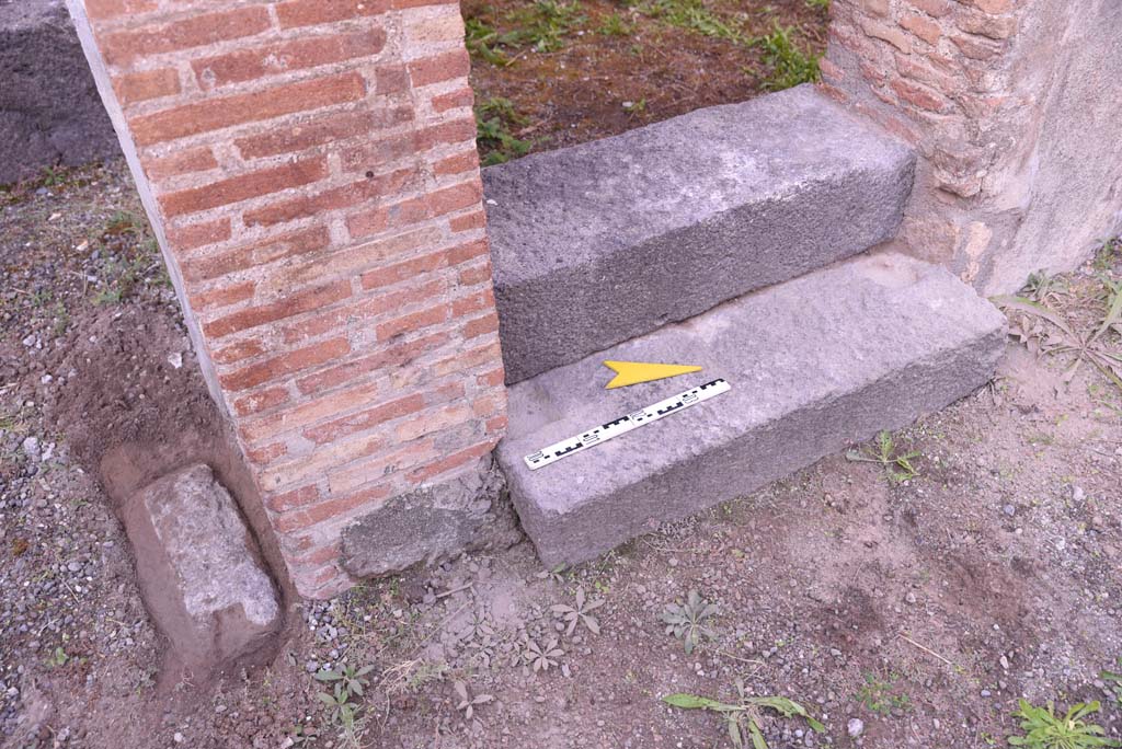 I.4.25 Pompeii. October 2019. Atrium 47, looking north across base of stairs near west wall. 
Foto Tobias Busen, ERC Grant 681269 DÉCOR