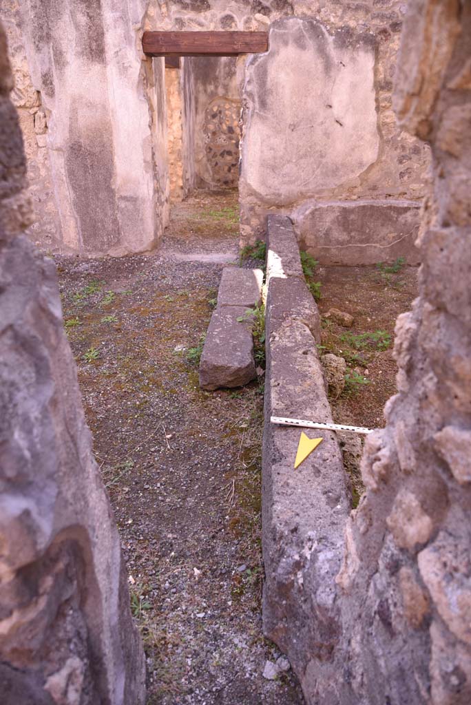 I.4.25 Pompeii. October 2019. 
Room 51, looking south from doorway in room 50, towards doorway into room 52.
Foto Tobias Busen, ERC Grant 681269 DÉCOR