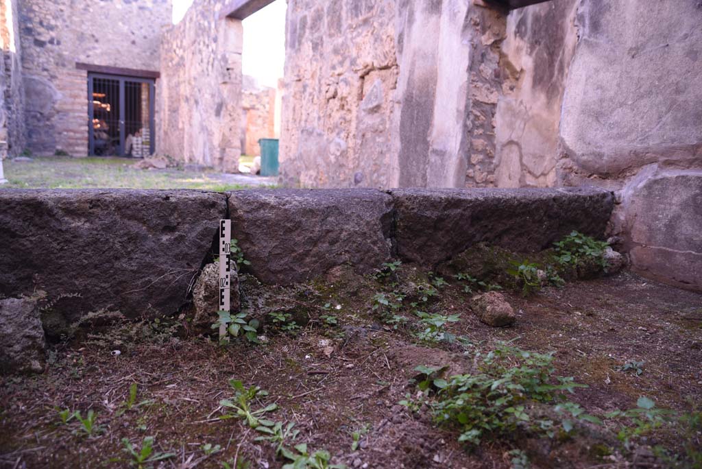 I.4.25 Pompeii. October 2019. Room 51, looking east along front wall towards south end.   
Foto Tobias Busen, ERC Grant 681269 DÉCOR