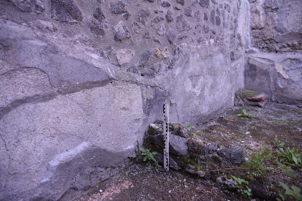 I.4.25 Pompeii. October 2019. Room 51, west ala, detail from rear, west wall, looking north. 
Foto Tobias Busen, ERC Grant 681269 DÉCOR