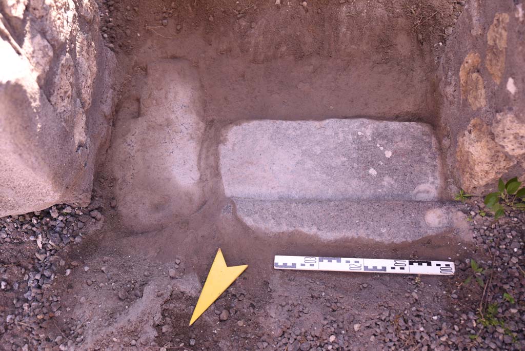 I.4.25 Pompeii. October 2019. Room 52, detail of doorway threshold. 
Foto Tobias Busen, ERC Grant 681269 DÉCOR.