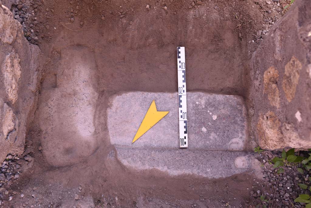 I.4.25 Pompeii. October 2019. Room 52, detail of doorway threshold, looking south. 
Foto Tobias Busen, ERC Grant 681269 DÉCOR.