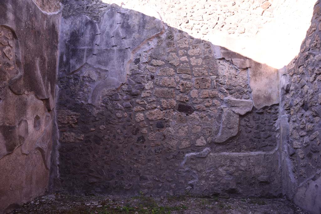 I.4.25 Pompeii. October 2019. Room 52, south-west corner, west wall, and north-west corner.
Foto Tobias Busen, ERC Grant 681269 DÉCOR.