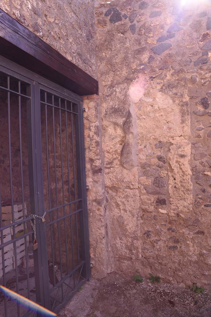 I.4.25 Pompeii. October 2019. Room 55, south side of doorway in south wall of room 54.
Foto Tobias Busen, ERC Grant 681269 DÉCOR