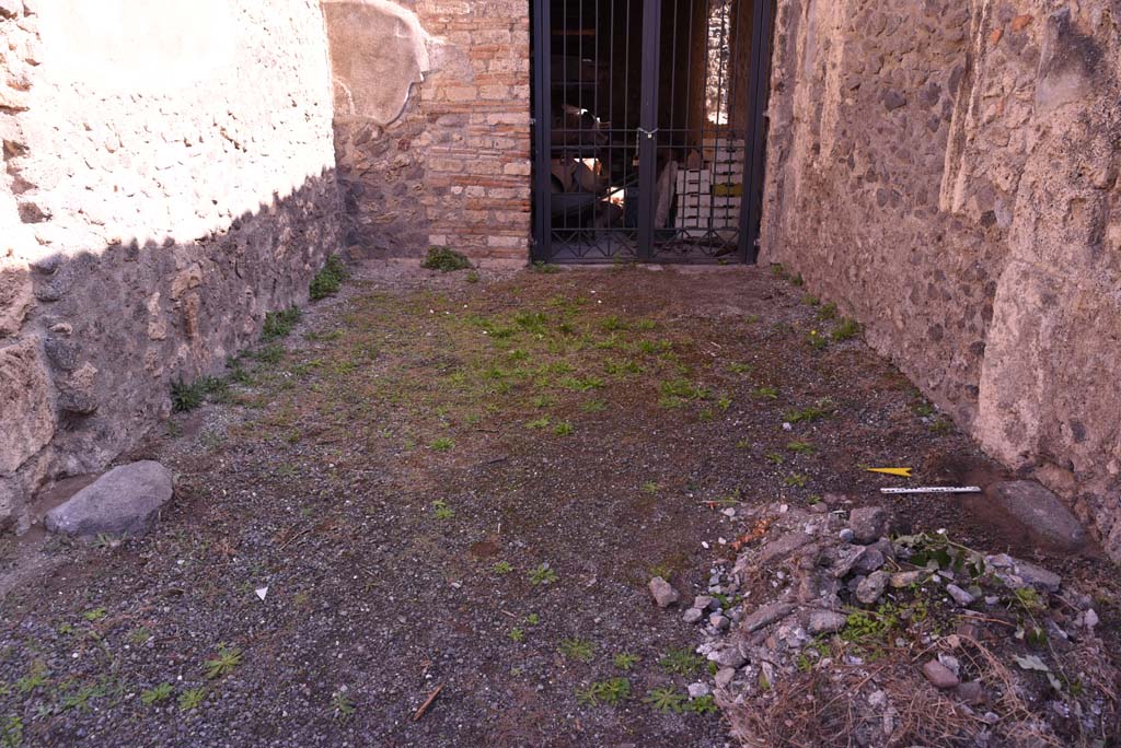 I.4.25 Pompeii. October 2019. East ala 54, looking east across flooring towards doorway to room 55.
Foto Tobias Busen, ERC Grant 681269 DÉCOR