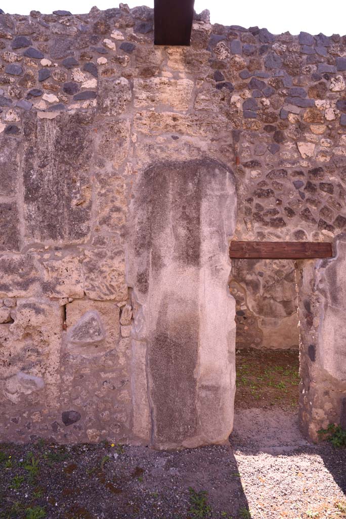 I.4.25 Pompeii. October 2019. 
Room 47, south wall of atrium, on left, and doorway to room 52, in south wall of room 51, on right.
Foto Tobias Busen, ERC Grant 681269 DÉCOR