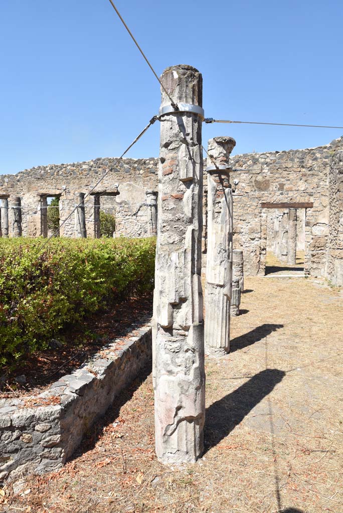 I.4.25 Pompeii. September 2020. 
Lower Peristyle 32, looking north along east portico towards doorway to Middle Peristyle 17.
Foto Tobias Busen, ERC Grant 681269 DÉCOR.