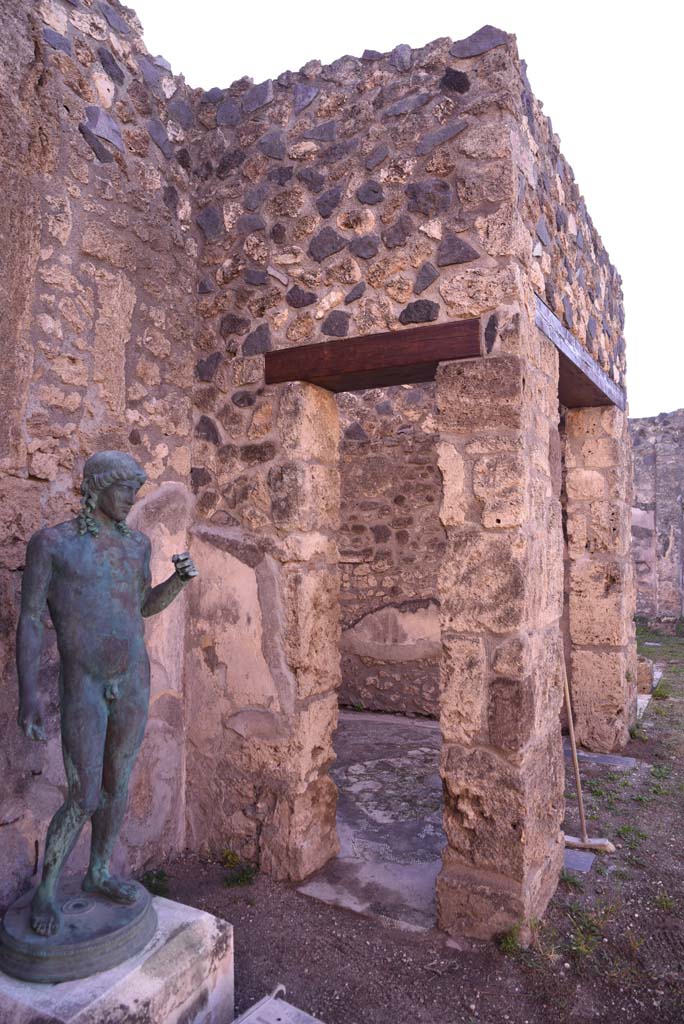 I.4.25 Pompeii. October 2019. Room 33, looking towards south wall, with doorway into room 34.
Foto Tobias Busen, ERC Grant 681269 DÉCOR.