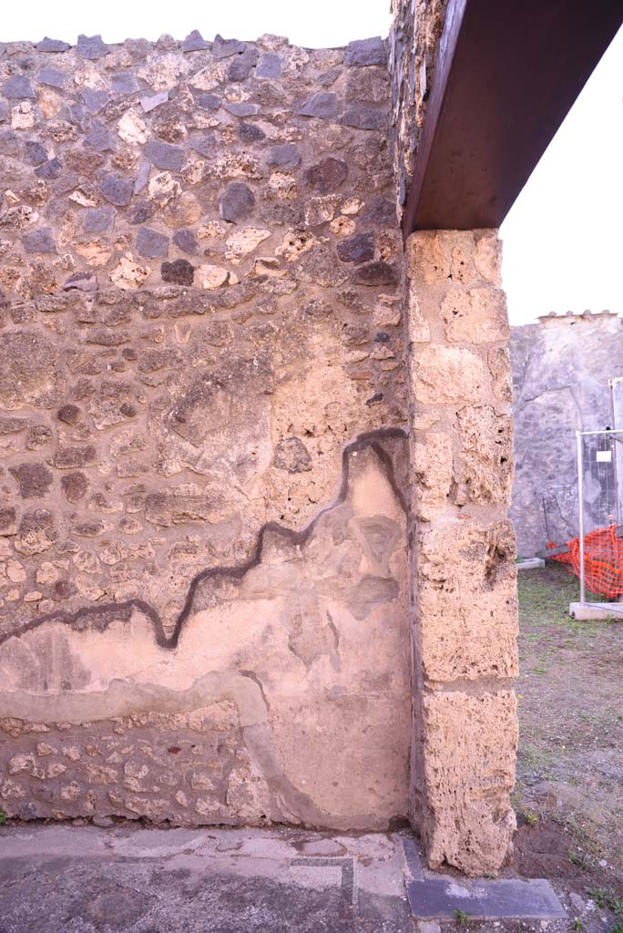I.4.25 Pompeii. October 2019. Room 34, south wall at west end near entrance doorway.
Foto Tobias Busen, ERC Grant 681269 DÉCOR.