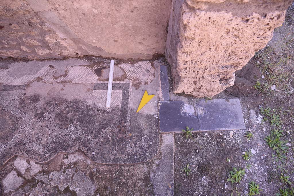 I.4.25 Pompeii. October 2019. Room 34, flooring from west end of south wall, near entrance doorway, on right.
Foto Tobias Busen, ERC Grant 681269 DÉCOR.