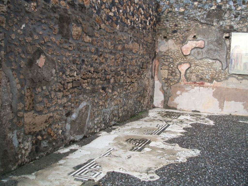 I.4.25 Pompeii. December 2004. Room 35, north wall and north-east corner showing mosaic floor of exedra near lower peristyle 32.