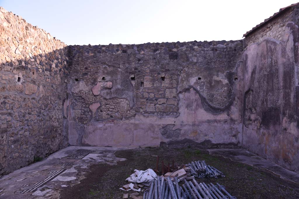 I.4.25 Pompeii. October 2019. Room 35, looking towards east wall.
Foto Tobias Busen, ERC Grant 681269 DÉCOR.