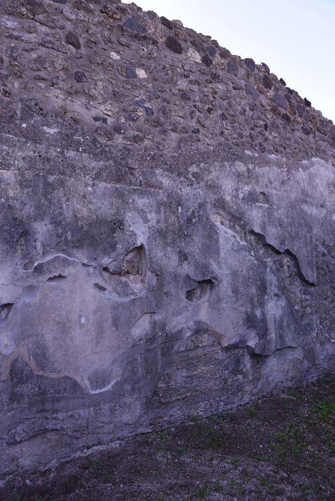 I.4.25 Pompeii. October 2019. Lower Peristyle 32, continuation of south wall from south-east corner.
Foto Tobias Busen, ERC Grant 681269 DÉCOR.