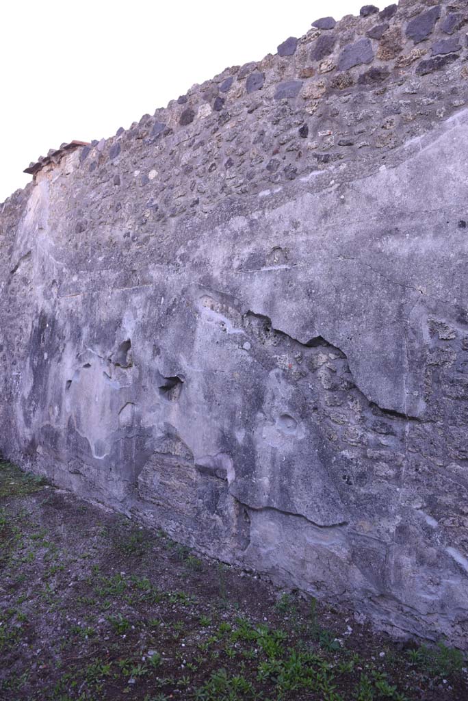 I.4.25 Pompeii. October 2019. Lower Peristyle 32, continuation of south wall from south-east corner.
Foto Tobias Busen, ERC Grant 681269 DÉCOR.