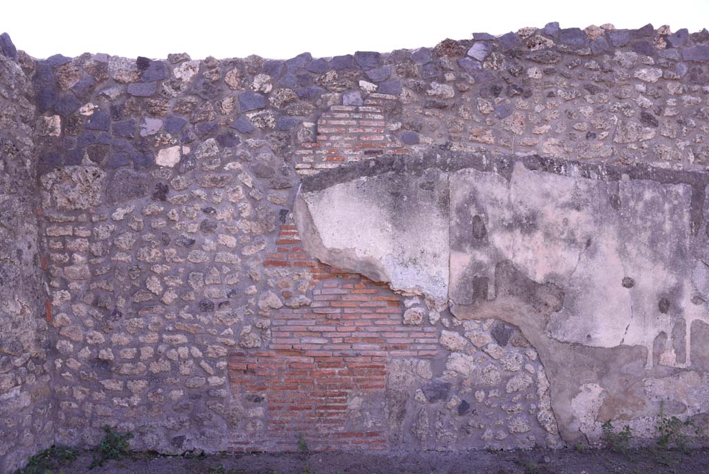 I.4.25 Pompeii. October 2019. Lower Peristyle 32, south-west corner, looking west.
Foto Tobias Busen, ERC Grant 681269 DÉCOR.