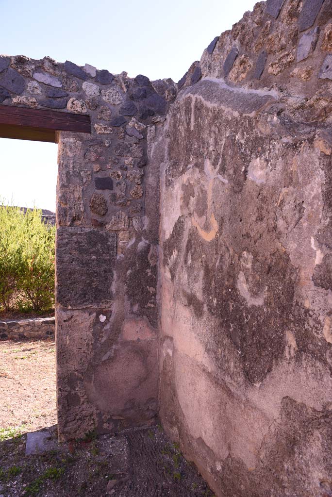 I.4.25 Pompeii. October 2019. Room 37, south-east corner.
Foto Tobias Busen, ERC Grant 681269 DÉCOR.