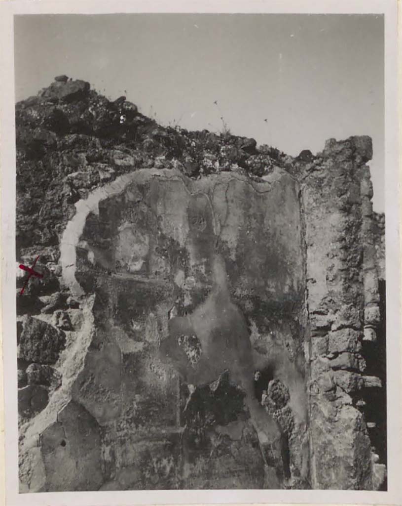 I.4.25 Pompeii. Pre-1943. Room 37, upper north wall at east end?
According to Warscher, this shows the north wall: 
with a part of the recess remaining after the painting of Io, Argo and Mercury was removed and transferred to the museum.
See Warscher, T. 1942. Catalogo illustrato degli affreschi del Museo Nazionale di Napoli. Sala LXXXII. Vol.4. Rome, Swedish Institute