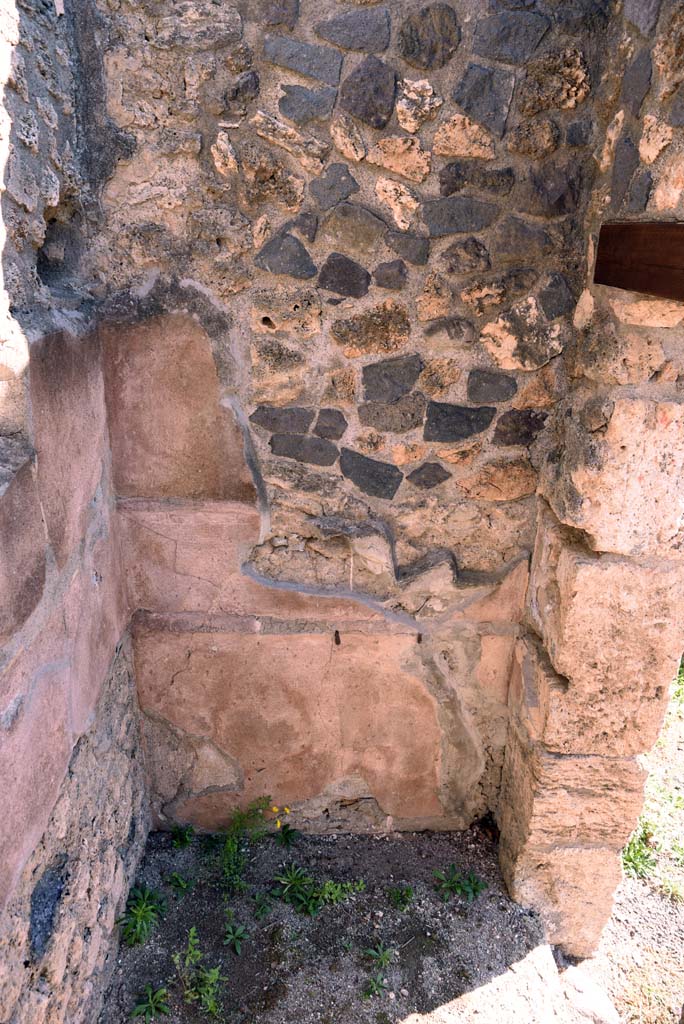 I.4.25/1.4.5 Pompeii. October 2019. Room 16, detail of south wall.
Foto Tobias Busen, ERC Grant 681269 DÉCOR.