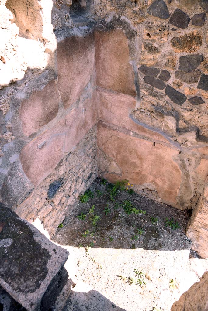 I.4.25/1.4.5 Pompeii. October 2019. Room 16, south-east corner.
Foto Tobias Busen, ERC Grant 681269 DÉCOR.