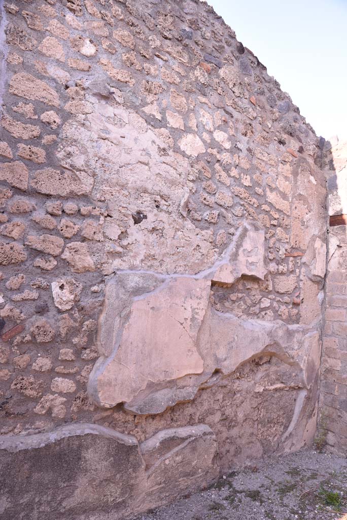 I.4.25/I.4.5 Pompeii. October 2019. 
Corridor 15, looking east towards east end of north wall towards Middle Peristyle 17.
Foto Tobias Busen, ERC Grant 681269 DÉCOR.