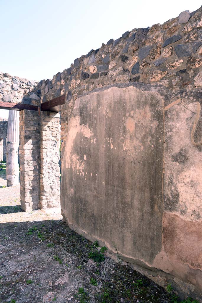 I.4.25/1.4.5 Pompeii. October 2019. 
Corridor 15, south wall at east end near to doorway to Tablinum 14.
Foto Tobias Busen, ERC Grant 681269 DÉCOR.
