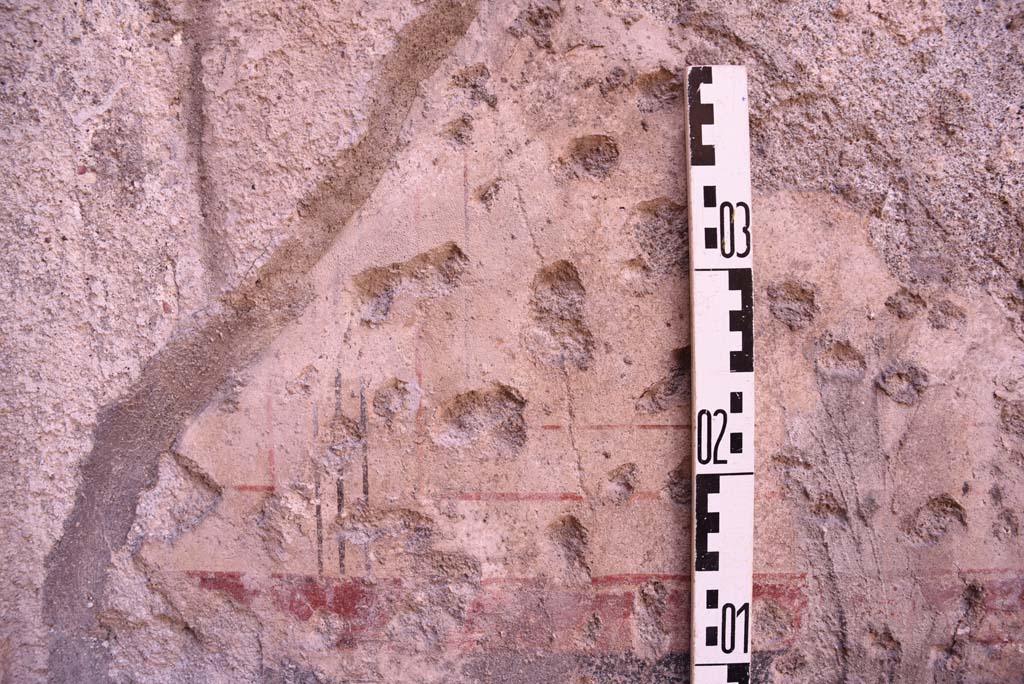 I.4.25 Pompeii. October 2019. Room 44, cubiculum, detail of lower north-west corner in alcove.
Foto Tobias Busen, ERC Grant 681269 DÉCOR.