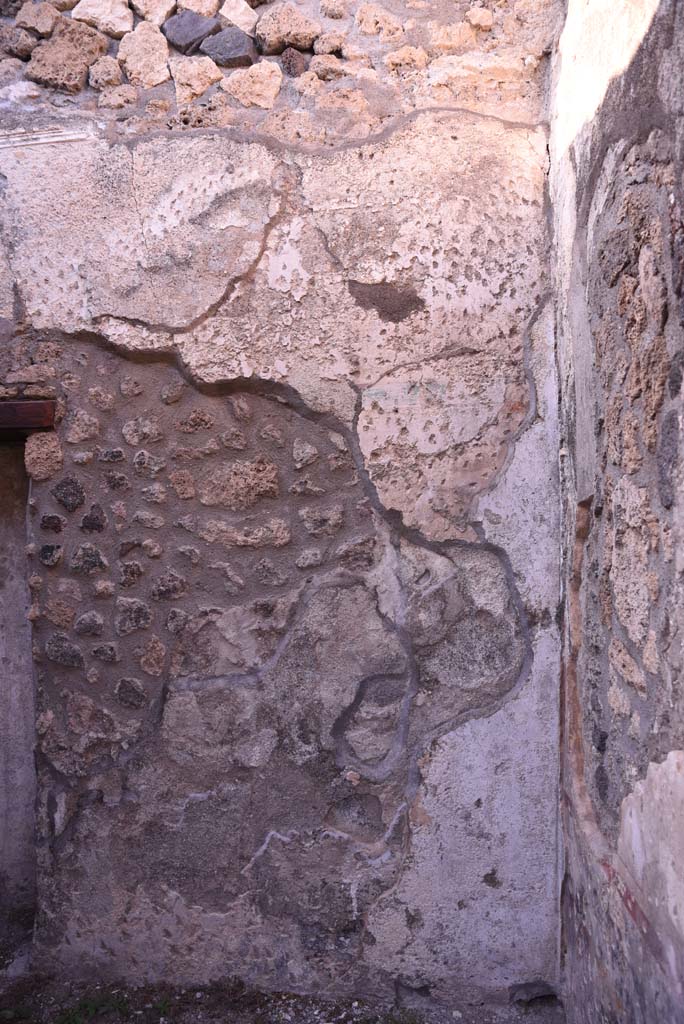 I.4.25 Pompeii. October 2019. Room 44, north wall of cubiculum, at east end.
Foto Tobias Busen, ERC Grant 681269 DÉCOR.