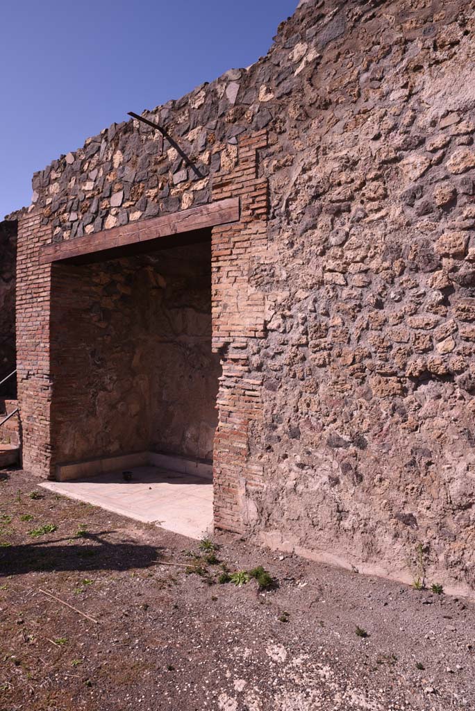 I.4.5/I.4.25 Pompeii. October 2020. 
Looking west along north wall of Middle Peristyle 17 towards room 45. 
Foto Tobias Busen, ERC Grant 681269 DÉCOR