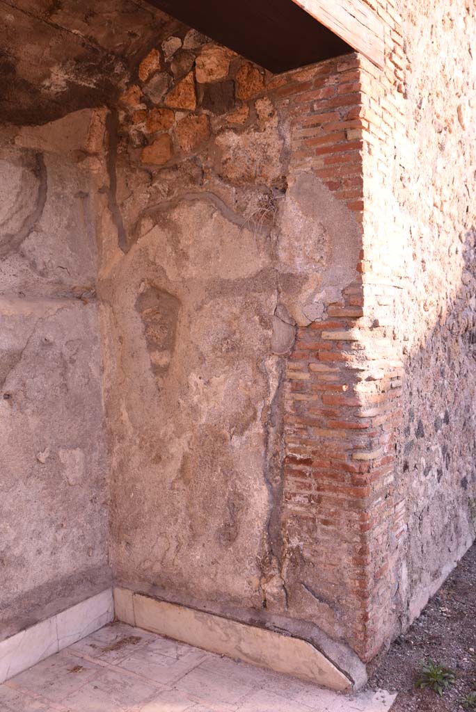 I.4.25 Pompeii. October 2019. Niche 45, looking towards east wall. 
Foto Tobias Busen, ERC Grant 681269 DÉCOR.