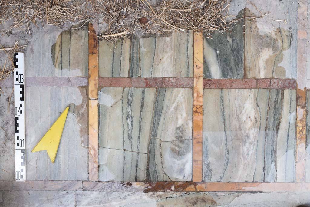 I.4.25 Pompeii. September 2020. Niche 45, detail of marble flooring.
Foto Tobias Busen, ERC Grant 681269 DÉCOR.